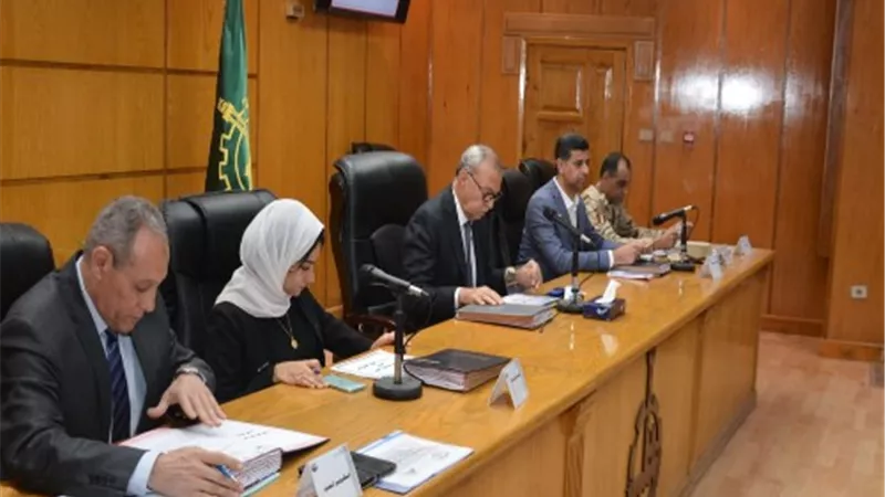 محافظ القليوبية يناقش عدد من الملفات والمشروعات الجاري تنفيذها