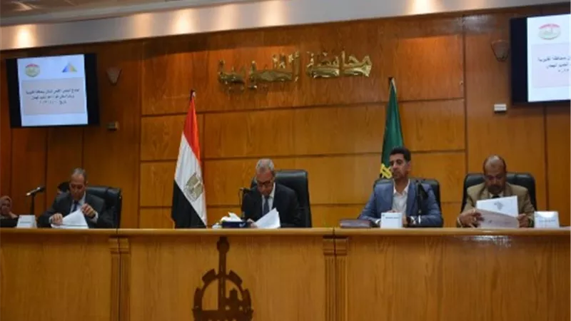 الهجان يناقش المؤشرات السكانية والصحية بمحافظة القليوبية