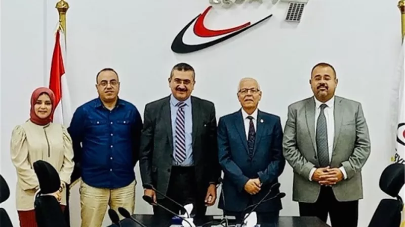 وكالة الفضاء المصرية تستقبل وفداً من كلية علوم الملاحة ببنى سويف