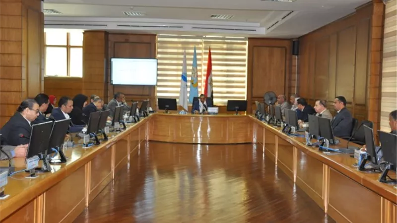 رئيس جامعة كفرالشيخ يؤكد على ضرورة استمرار الزيارات الميدانية
