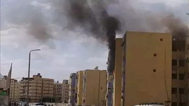تفحم جثة شاب وإصابة والده وشقيقه في حريق بالسويس