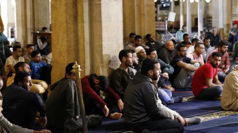 ملتقى العصر بالجامع الأزهر يوضح أهمية حفظ القرآن وتلاوته