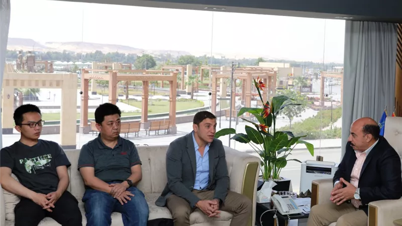 أشرف عطية :أسوان أصبحت مقصداً عالمياً لمشروعات الطاقة الشمسية