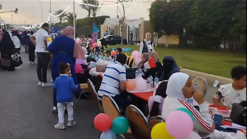 زايد تتحدى باطول مائدة إفطار جماعى تقام حتى الآن