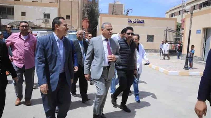 محافظ سوهاج يتفقد أعمال الرصف الجارية بشوارع مدينة طهطا