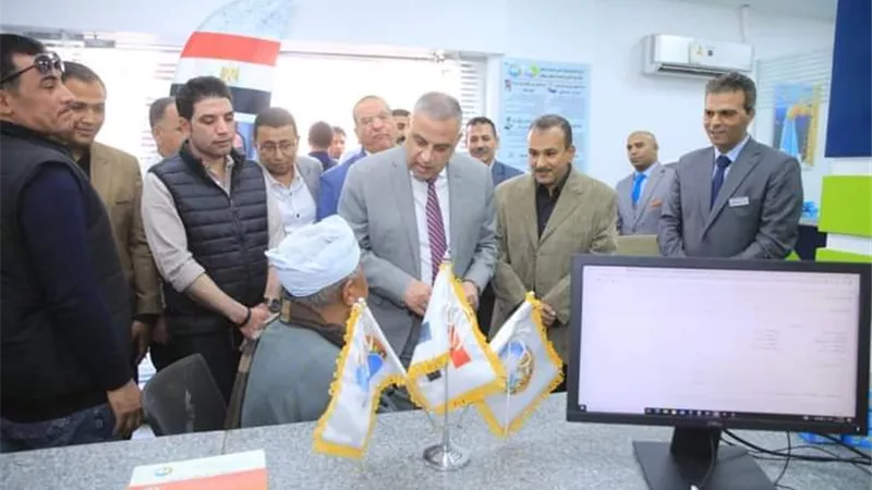 محافظ سوهاج يفتتح مركز خدمة عملاء شركة مياه الشرب والصرف الصحي