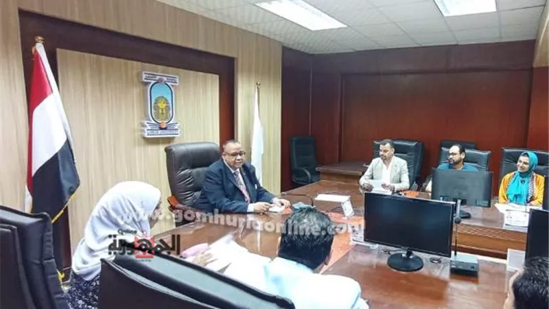 رئيس جامعة الأقصر يناقش خطة مشاريع التخرج لطلاب الفنون الجميلة