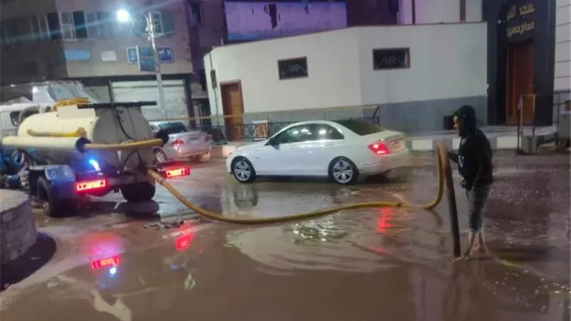 رفع تجمعات الأمطار بالإسماعيلية..صور
