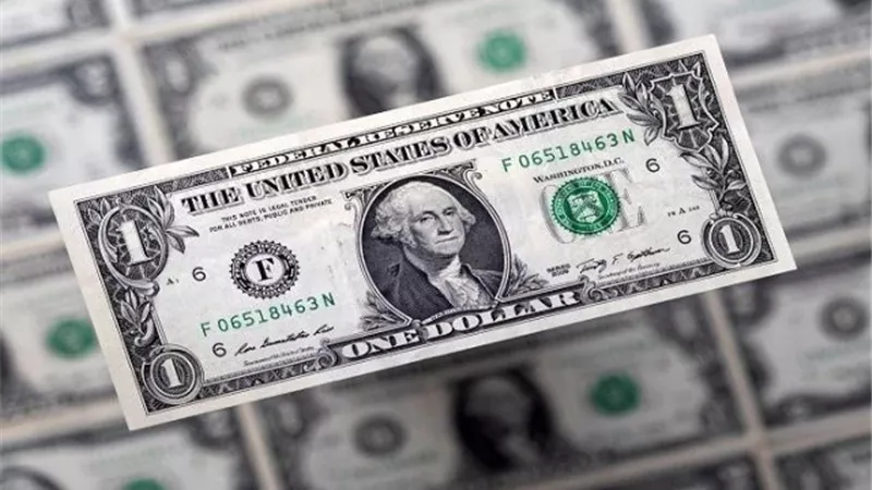 الدولار ينخفض قبيل صدور بيانات التضخم الأمريكية