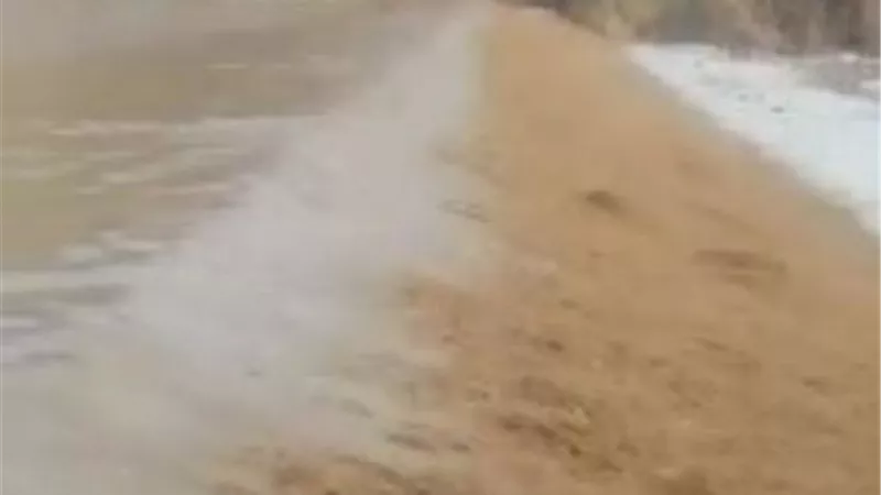 وزير الري يؤكد نجاح منظومة السيول في حماية مدينة الطور