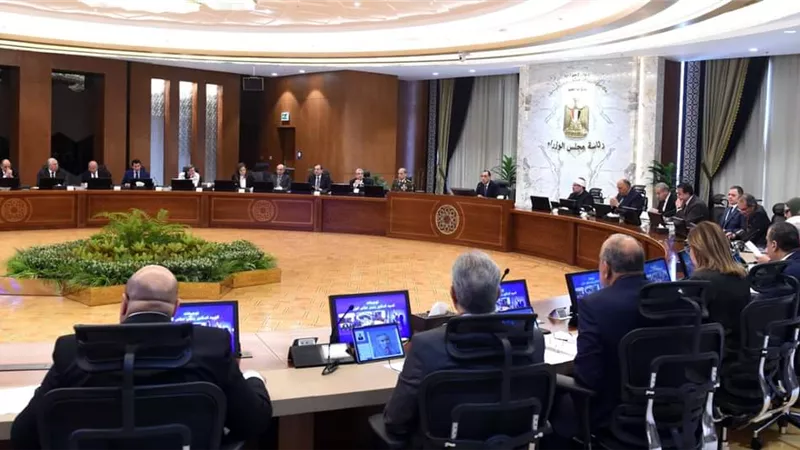 مدبولي يوجه بسرعة استلام موظفي العاصمة الإدارية لوحداتهم السكنية