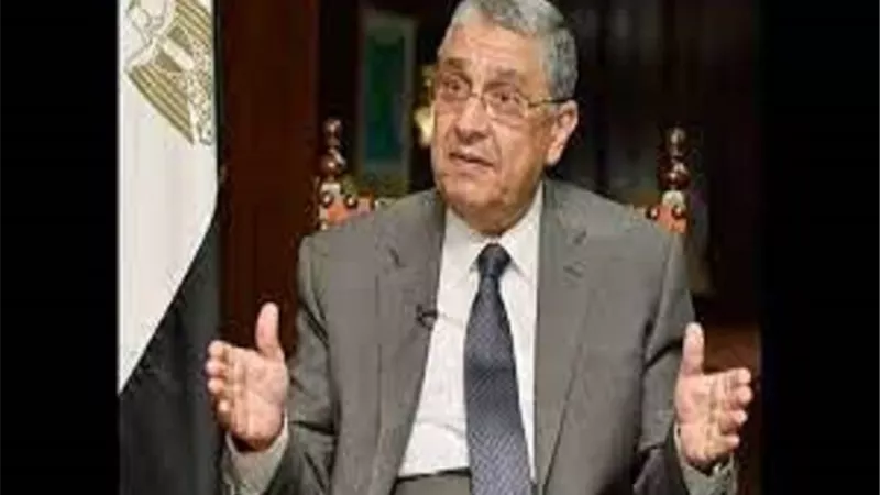 شاكر يؤكد على الالتزام بتوقيت توصيل التيار للمشروعات القومية