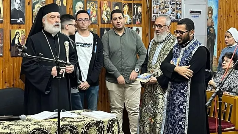 الأنبا باسيليوس يترأس الصلاة بكنيسة العائلة المقدسة بأرض سلطان