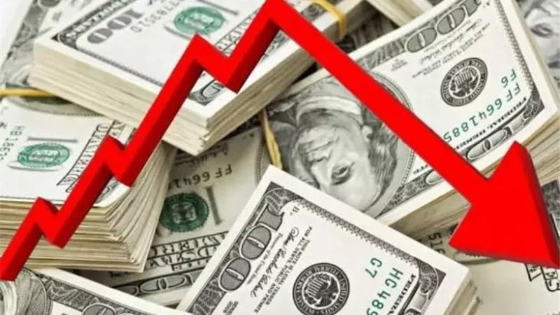 هل ينتهي عصر الدولار؟ توقعات بانهيار الأخضر الأمريكي