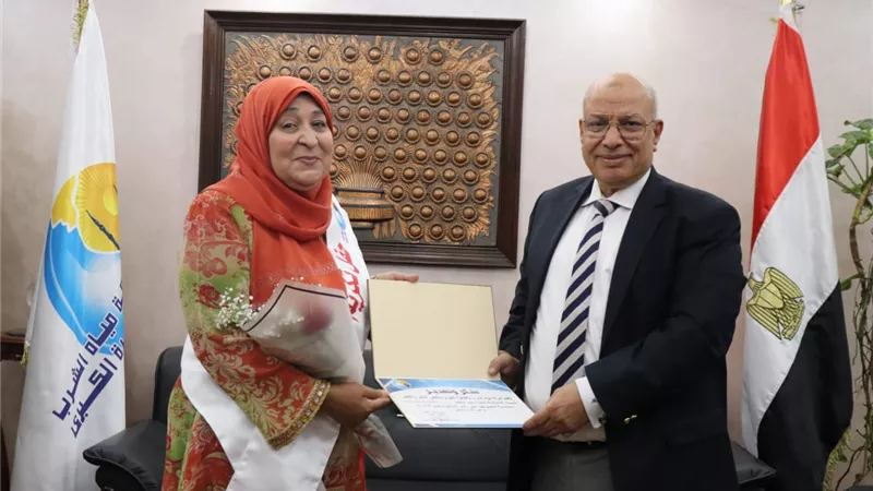 رئيس مياه القاهرة يكرم الأم المثالية لعام 2023