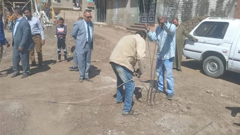 إزالة حالتى تعد بالبناء في المهد بمركز مطاى