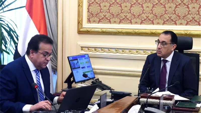 مدبولى يتابع مع وزير الصحة الموقف التنفيذى لعدد من المشروعات