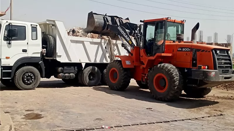 رفع ٤٥٧ طن أتربة ومخلفات وقمامة خلال أسبوع بأرمنت