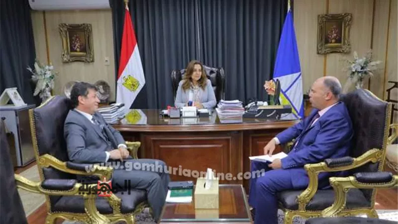 محافظ دمياط تبحث مع مدير المديرية المالية عدد من الملفات