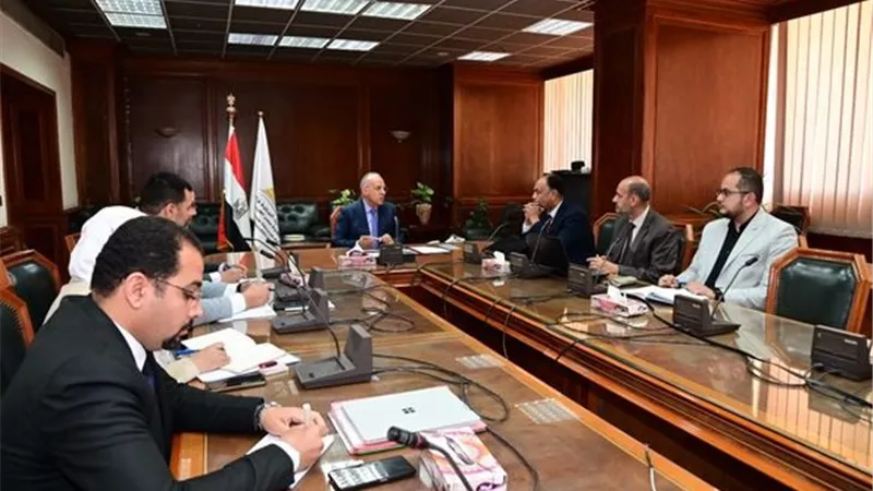 وزير الرى يتابع أعمال التطوير بواحة سيوة
