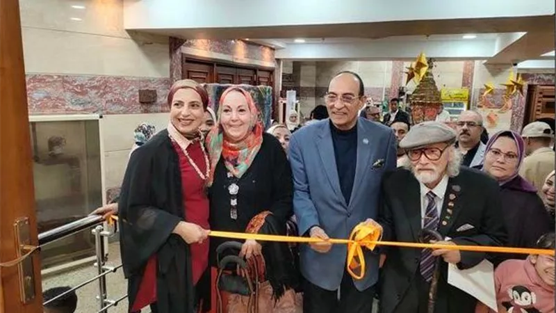 معرض فنى عن شهر رمضان بقصر الانفوشى