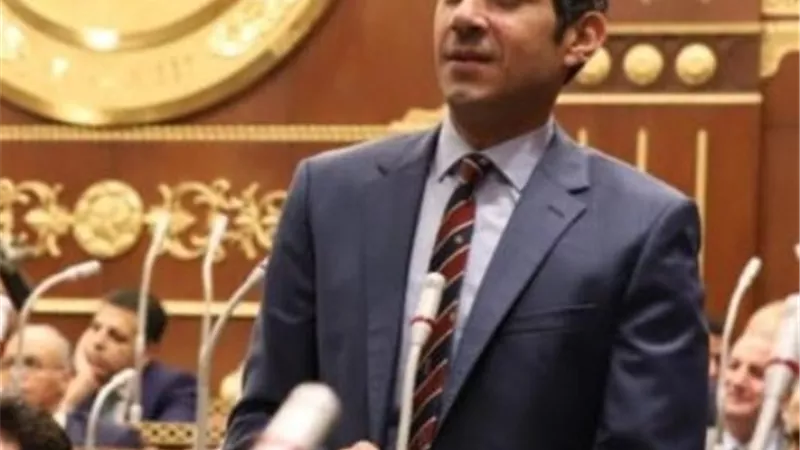 أيمن حامد عضو الشيوخ يهنئ الأقباط بعيد القيامة المجيد