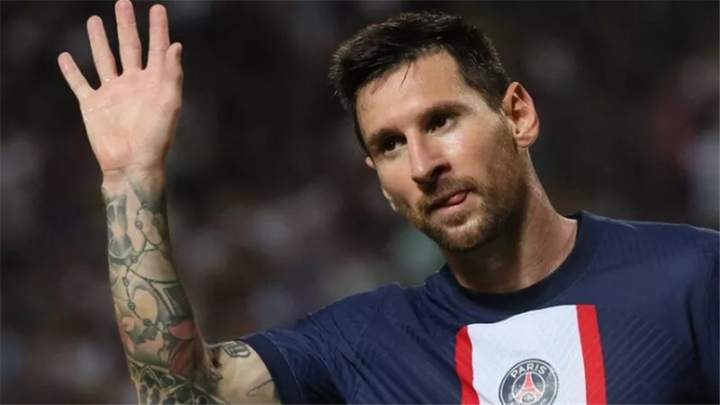 لاعب أرجنتيني: إذا قام ميسي بمراوغتي سأحتضنه وأشكره