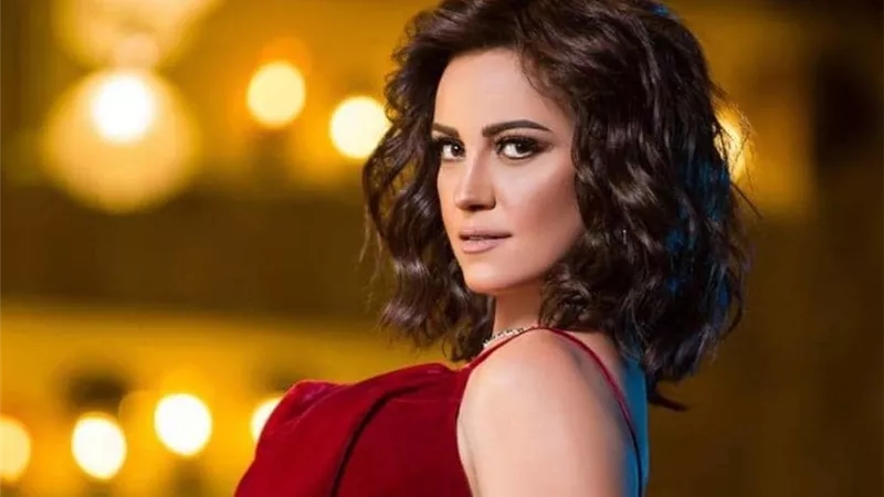 بحبك حب .. ريهام عبد الغفور توجه رسالة إلى منى زكي