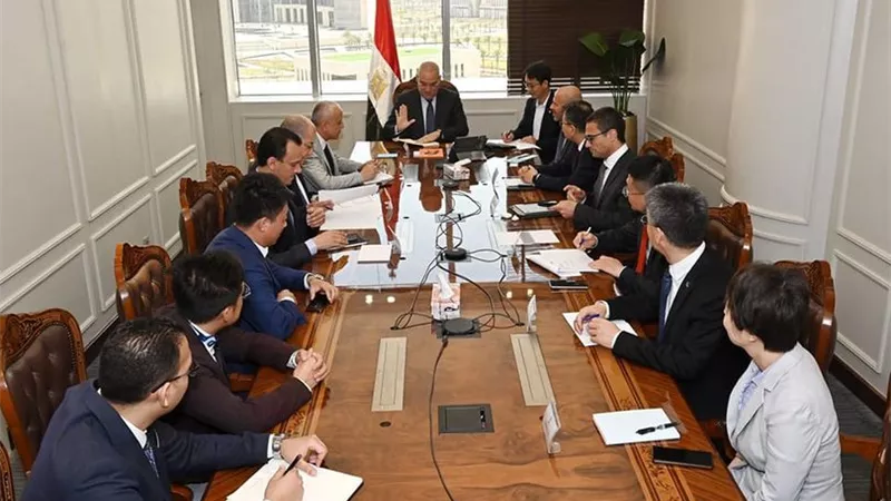 وزير الإسكان يبحث التعاون مع شركة صينية لتأمين الصادرات والائتمان