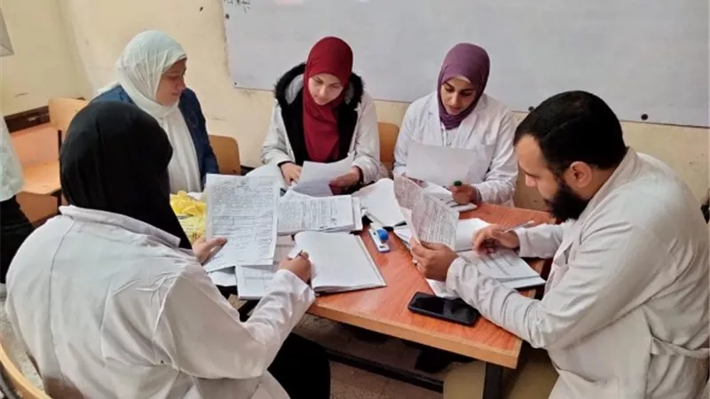 الكشف الطبي على 2735 مريضاً بقافلتي حياة كريمة فى بيلا والرياض