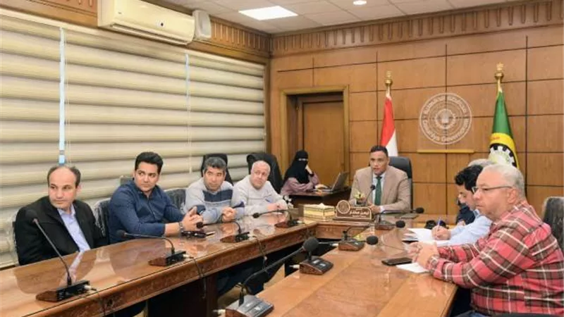 محافظ الدقهلية فى اجتماع عاجل العمل علي مدار 24 ساعة