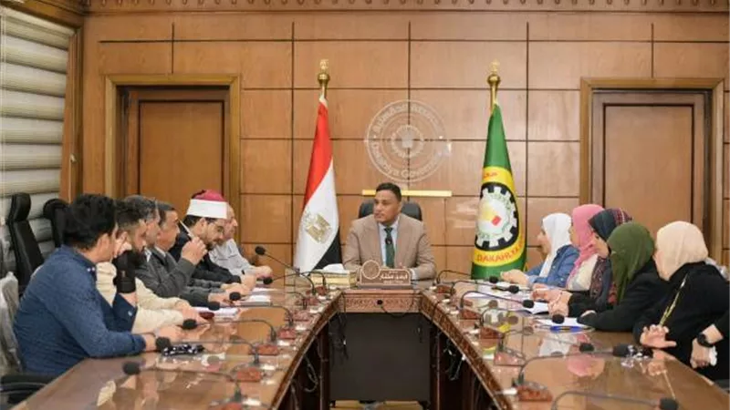مفاجاه فى اجتماع محافظ الدقهلية للمواطنيين قبل العيد..بالصور