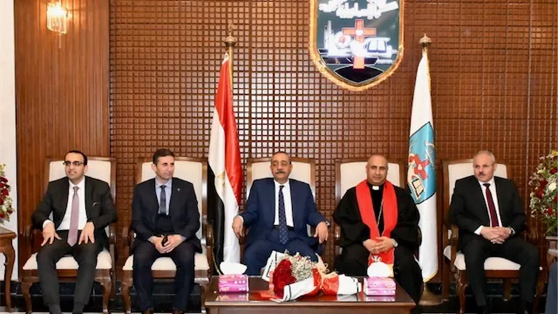 رئيس جامعة القناة يُهنئ المحافظ وقيادات الكنائس بعيد القيامة