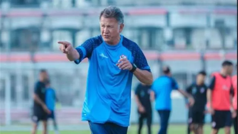 مدرب الزمالك الجديد يحسم مصير الثلاثى الأجنبى من الرحيل