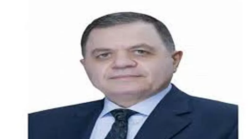 أمن القاهرة يقدم المساعدة لشخص للاطمئنان على قريبته