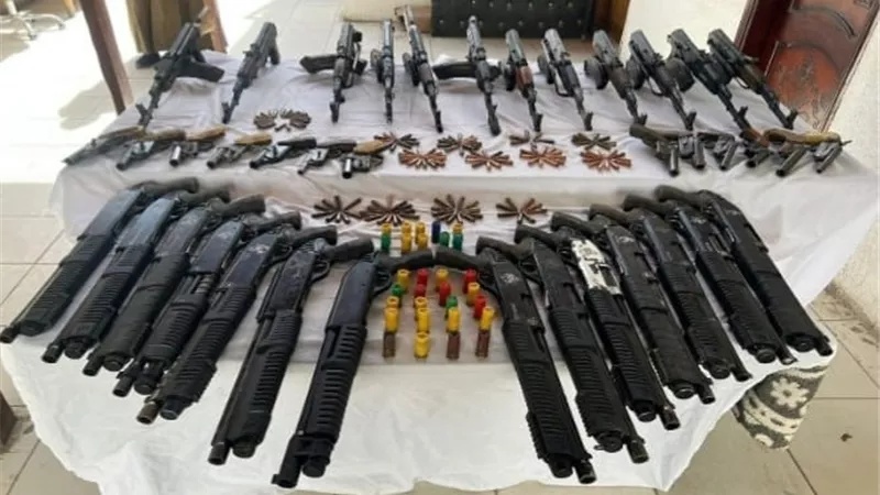الداخلية تضبط 31 شخصا من حائزي الأسلحة ومتجري المخدرات بأسيوط
