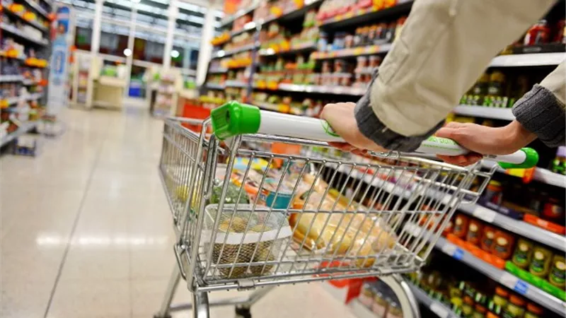 انكماش مبيعات التجزئة الأمريكية خلال مارس بأكثر من المتوقع