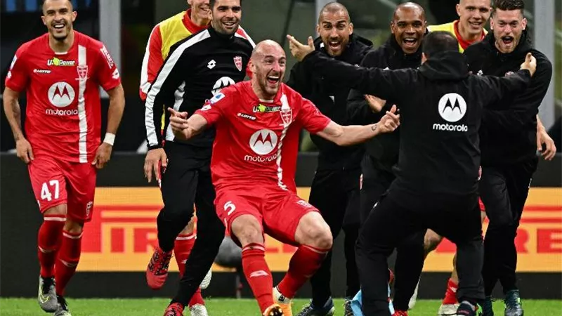 الدوري الإيطالي.. إنتر ميلان يقع فى فخ الخسارة أمام مونزا بهدف