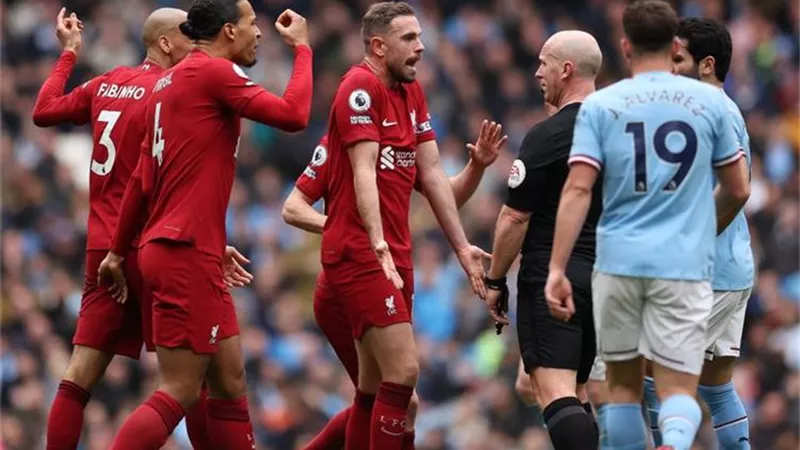 الاتحاد الإنجليزي يوقع عقوبة علي ليفربول بسبب مباراة مانشستر سيتي
