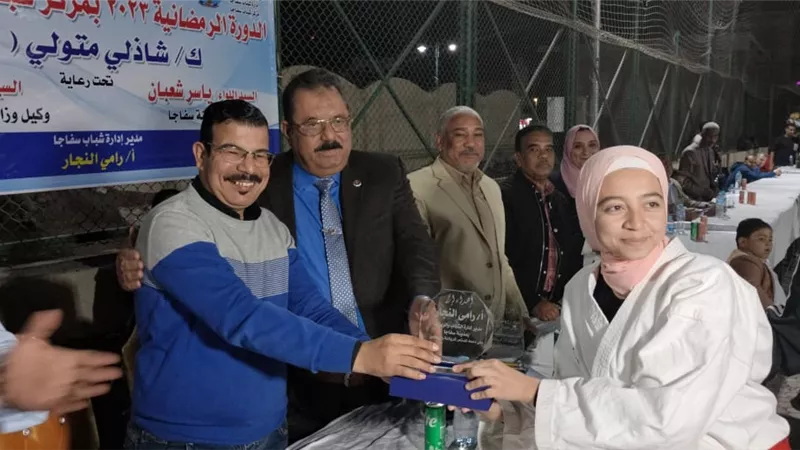 رئيس مدينة سفاجا يكرم الفرق الفائزة في بطولة 