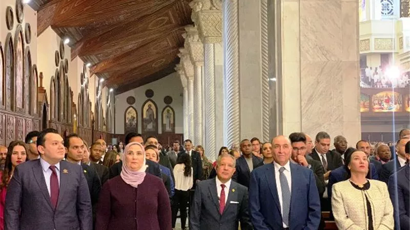 وزيرة البيئة تهنئ البابا تواضروس وتشارك الأخوة الأقباط احتفالات