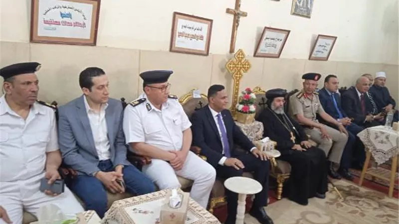 محافظ الدقهلية يهنئ الانبا صليب بعيد القيامة المجيد