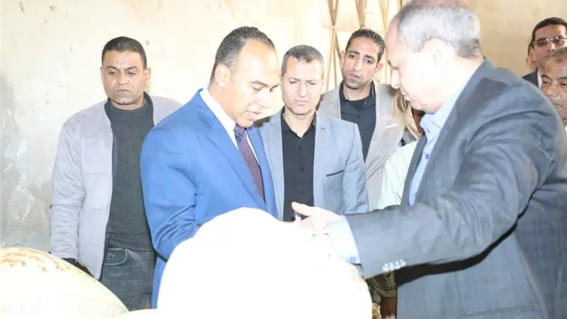ضبط 7 طن من الاقماح بمدشة أعلاف لاستخدامها في غير الغرض