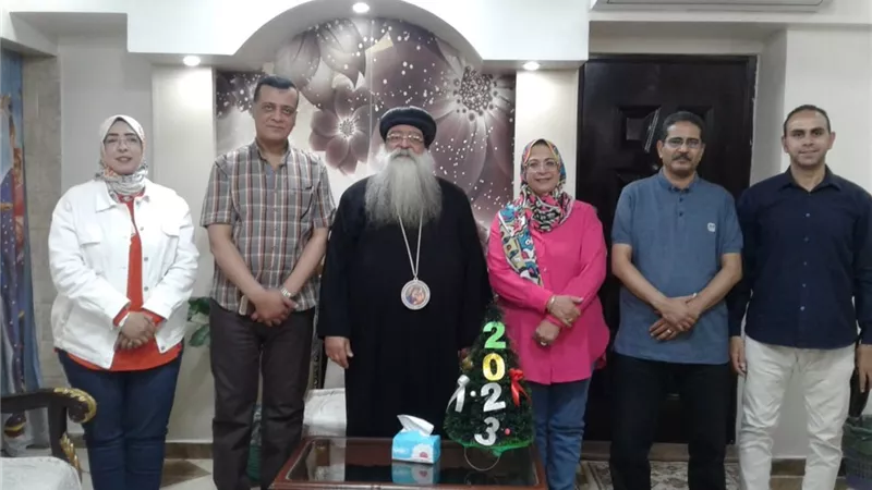 وكيل وزارة التعليم بقنا يهنئ الانبا تكلا بمناسبة عيد الميلاد