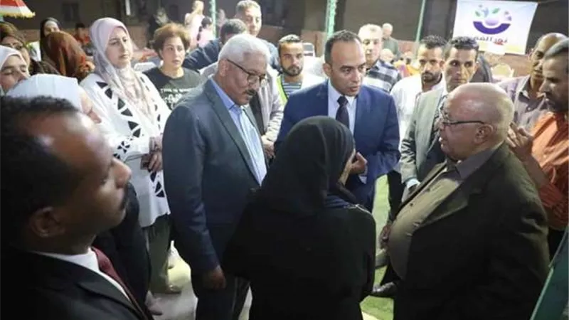 نائب محافظ المنيا يشارك الإفطار مع مقيمي دار المسنين