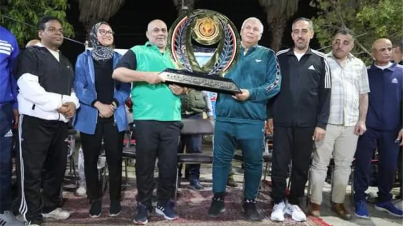 الزملّوط يشهد نهائي الدورة الرمضانية ويُسلّم الدرع لشهداء الخارجة