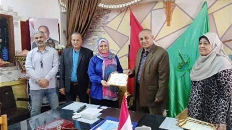 مدير تعليم قليوب يُكرم توجيه ومعلمى التربية الفنية المتميزين