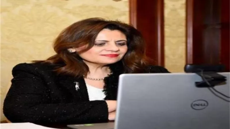 وزيرة الهجرة تطمئن على أوضاع الطلبة المصريين بالسودان