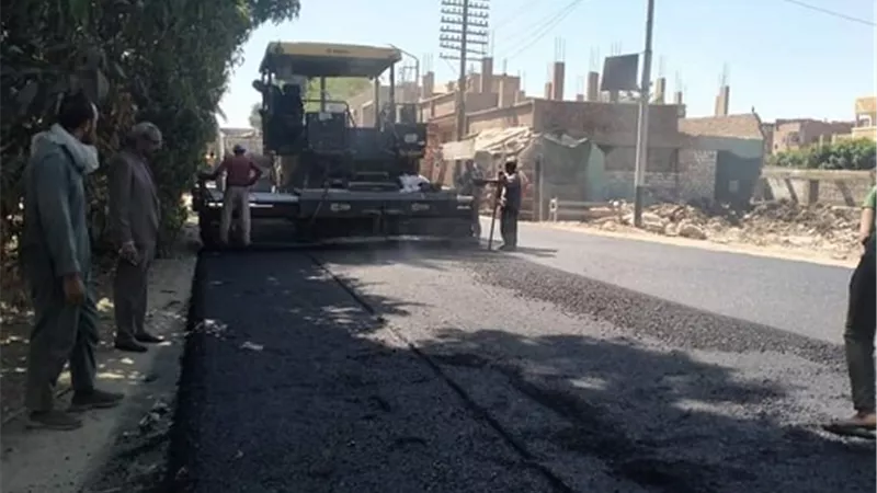 استكمال رصف طريق 