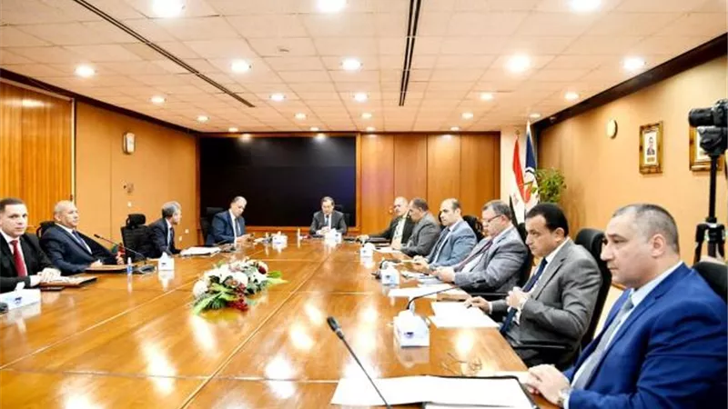 الملا:استغلال ما لدى الشركات من كفاءات وبنى تحتية لزيادة الإنتاج